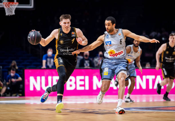 小组形势 小组形势